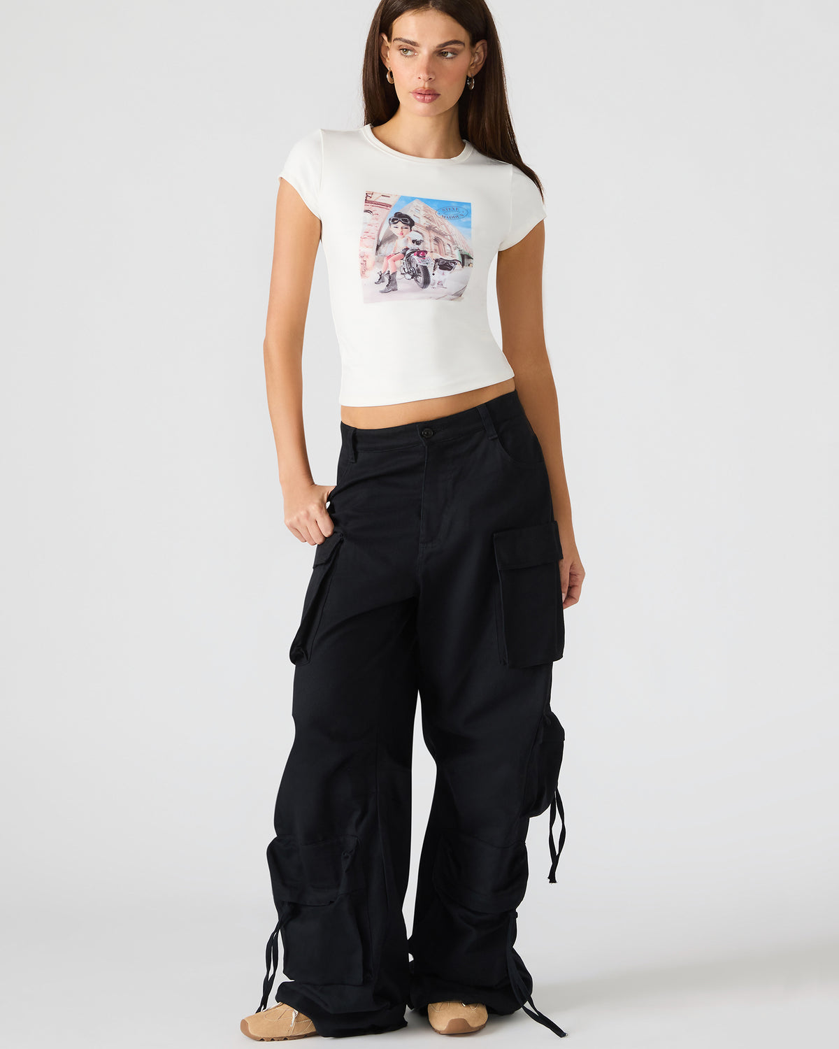 Steve Madden GOLDIE Antique Short-Sleeved Graphic Tee Form-Fitting Women's Top