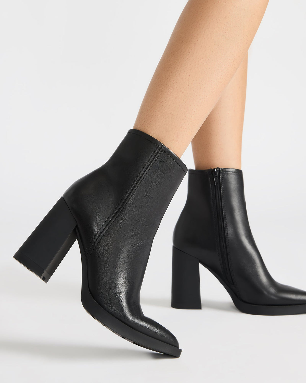 Steve Madden HARDEN Black Leather Women's Pointed-Toe Ankle Boot