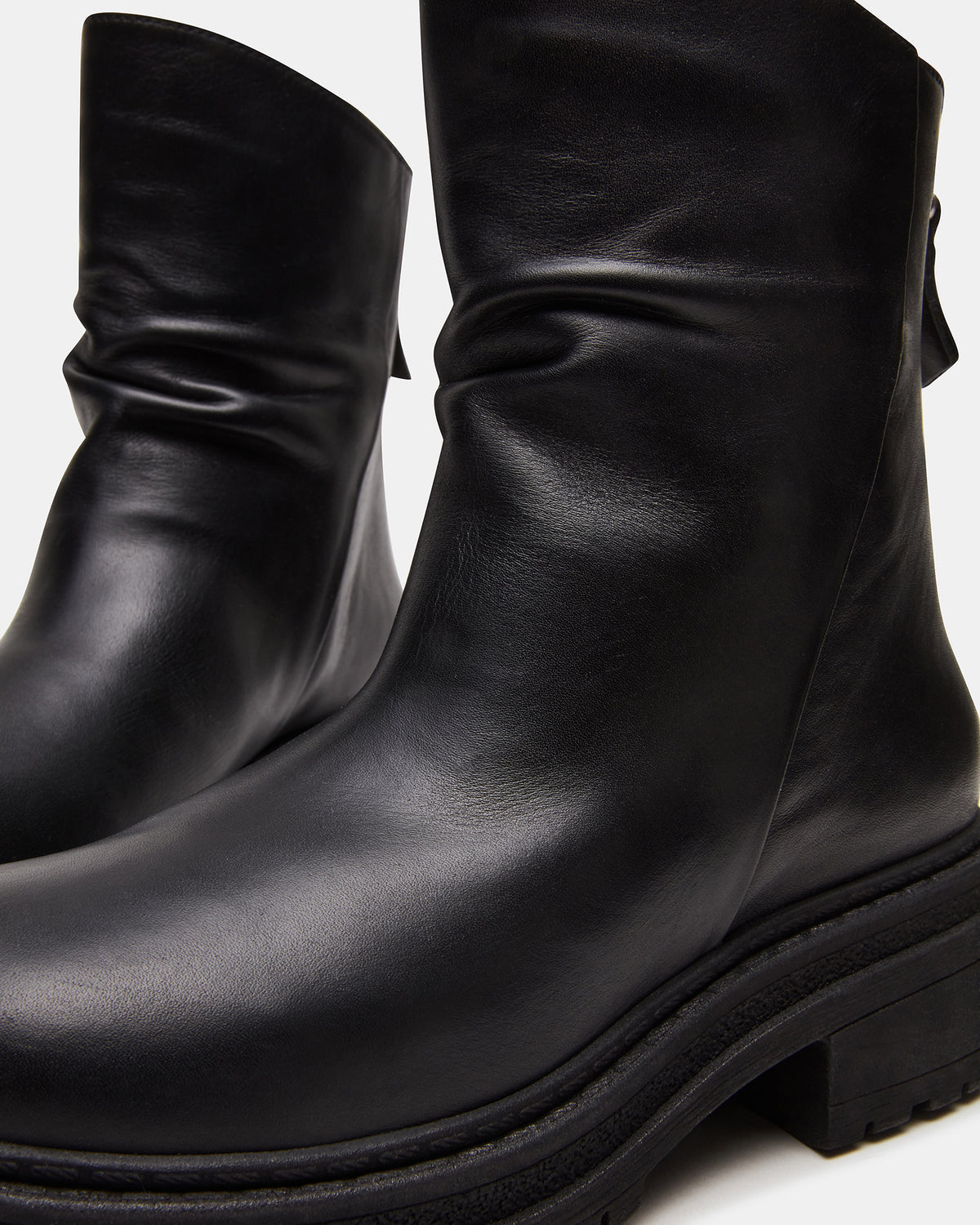 Steve Madden ESSENTIAL Black Leather Scrunched Ankle Boot | Women's Booties