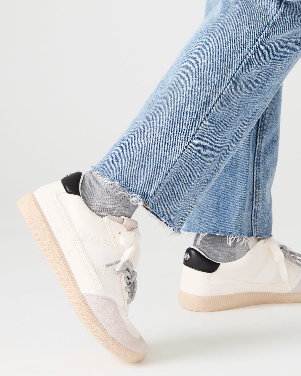 Steve Madden SPORTY White Low-Top Lace-Up Women's Sneaker