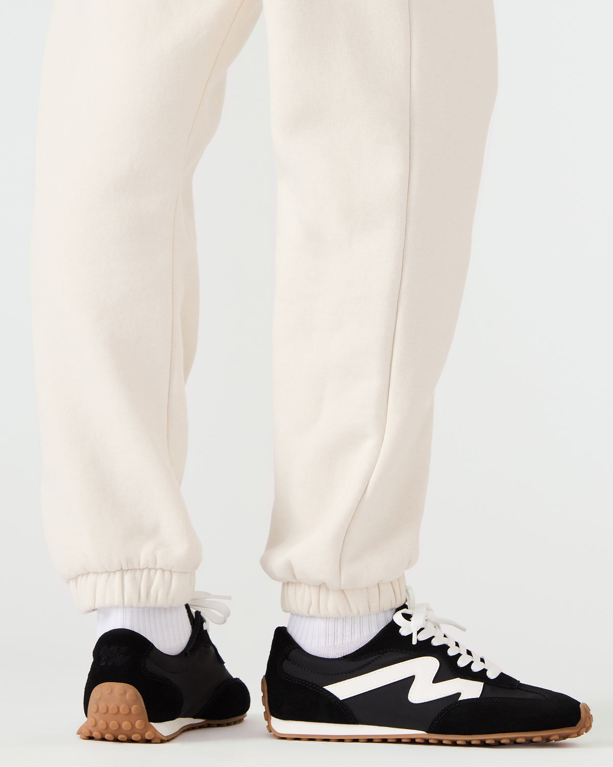 Steve Madden CASPER Black/White Low-Top Lace-Up Women's Sneaker