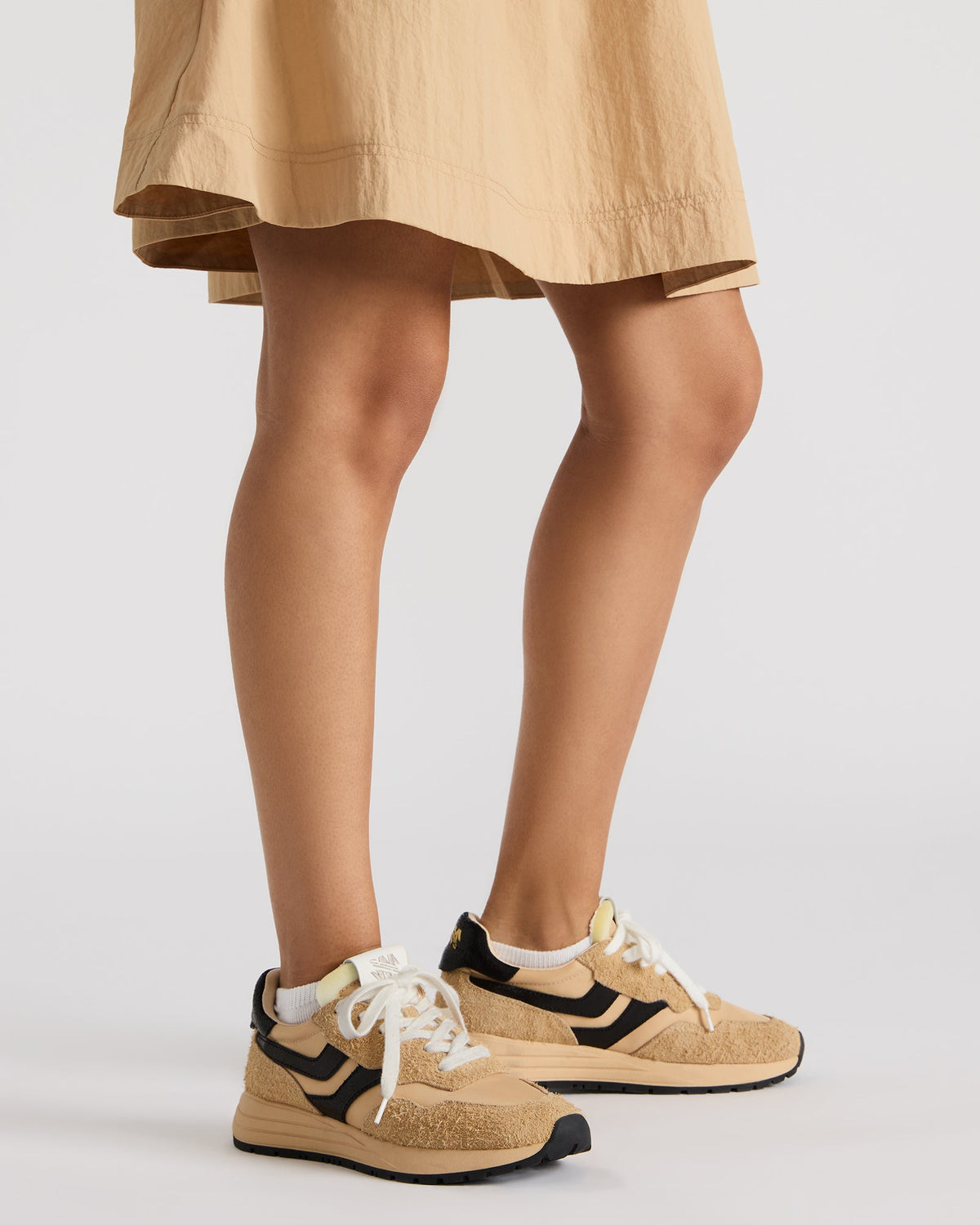 Steve Madden BURST Tan/Multi Women's Low-Top Lace-Up Sneaker