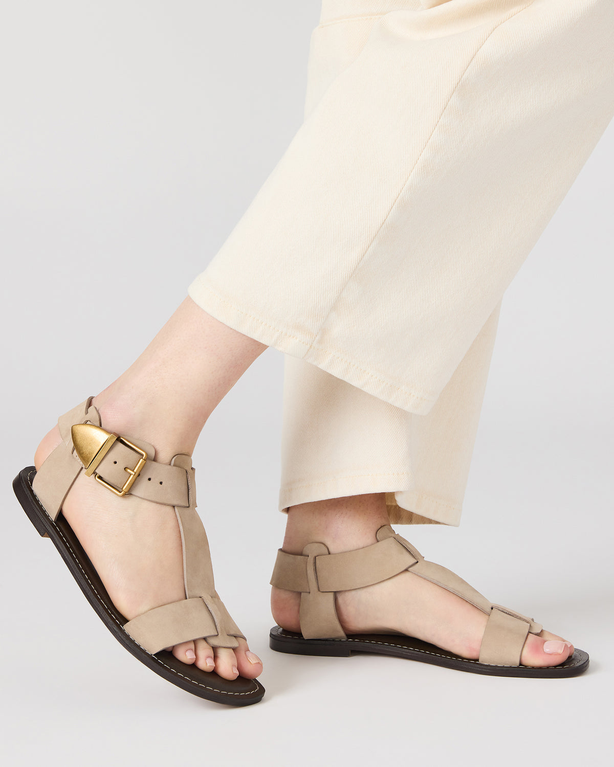 Steve Madden BRAZINN Taupe Nubuck Strappy Flat Sandal Women's Sandal
