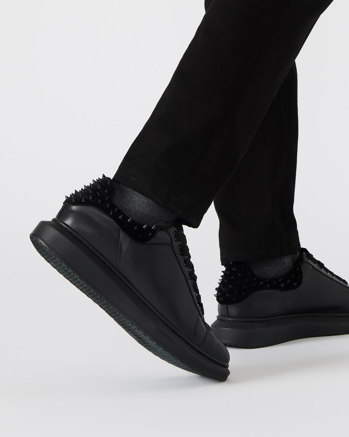 Steve Madden FROSTING Black Velvet Men's Low-Top Lace-Up Sneaker