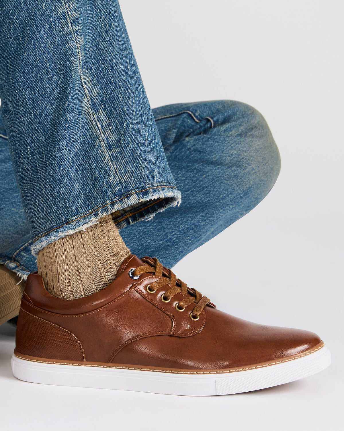 Steve Madden GUSS Tan Low-Top Men's Casual Shoe
