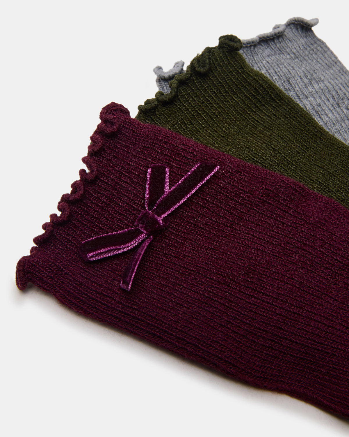 Steve Madden 3 PACK FOLLY VELVET BOW RIB CREW SOCKS CHERRY Women's Lettuce Edge Delicate Bow Socks