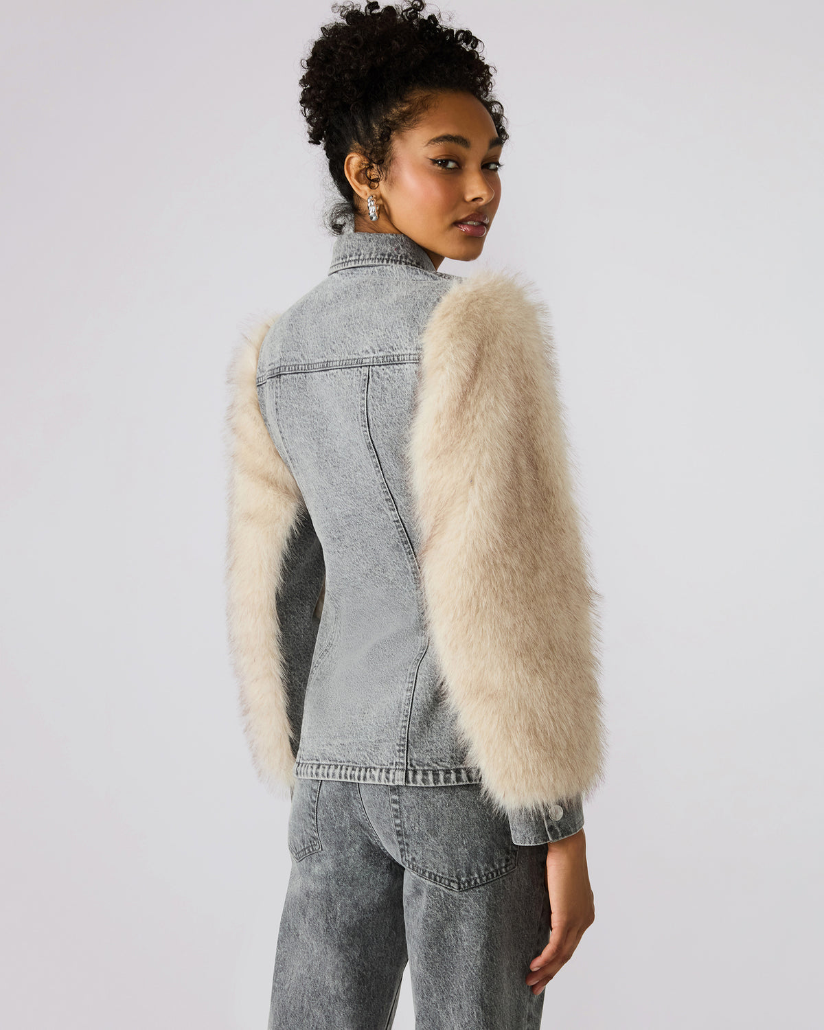 Steve Madden PARKER Fog Faux Fur Long-Sleeved Button-Up Denim Women's Jacket