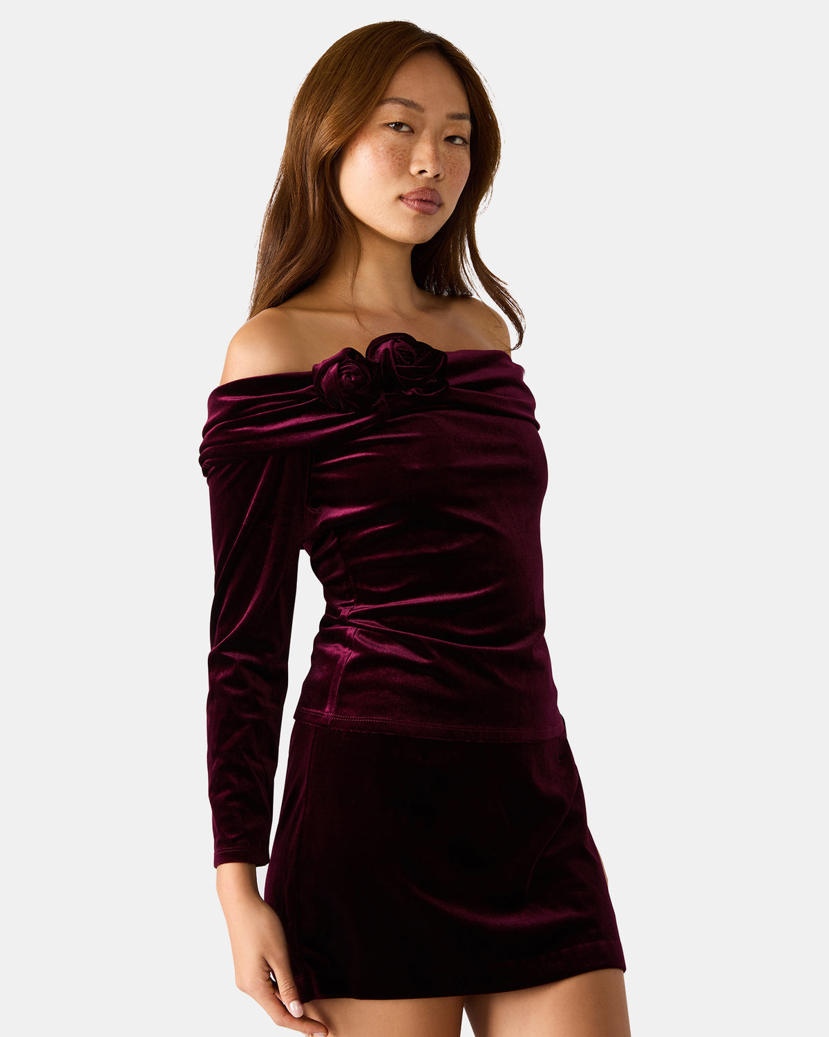 Steve Madden LICI Wine Long-Sleeved Velvet Rose Off-The-Shoulder Women's Top