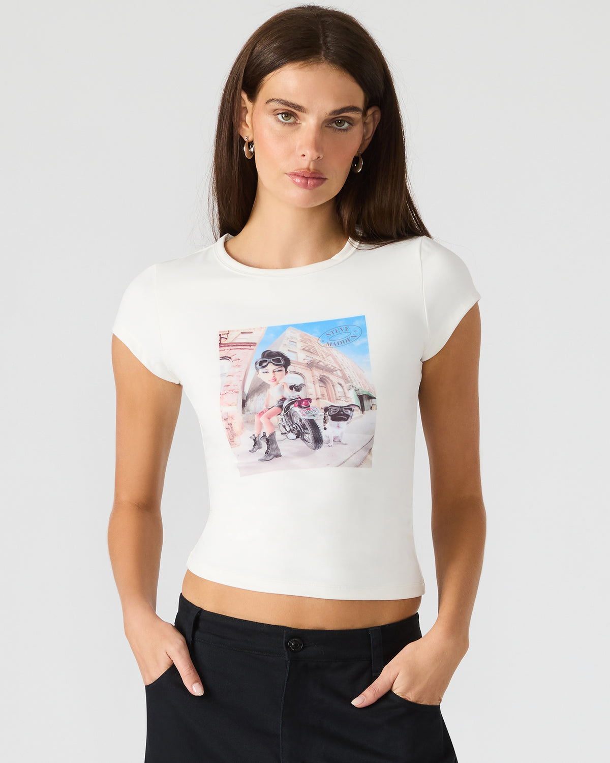 Steve Madden GOLDIE Antique Short-Sleeved Graphic Tee Form-Fitting Women's Top