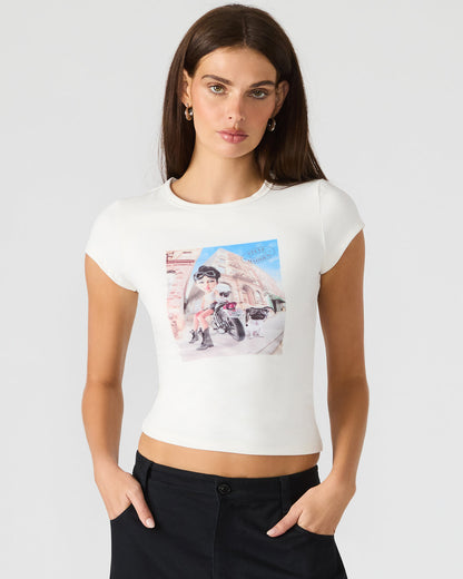 Steve Madden GOLDIE Antique Short-Sleeved Graphic Tee Form-Fitting Women's Top