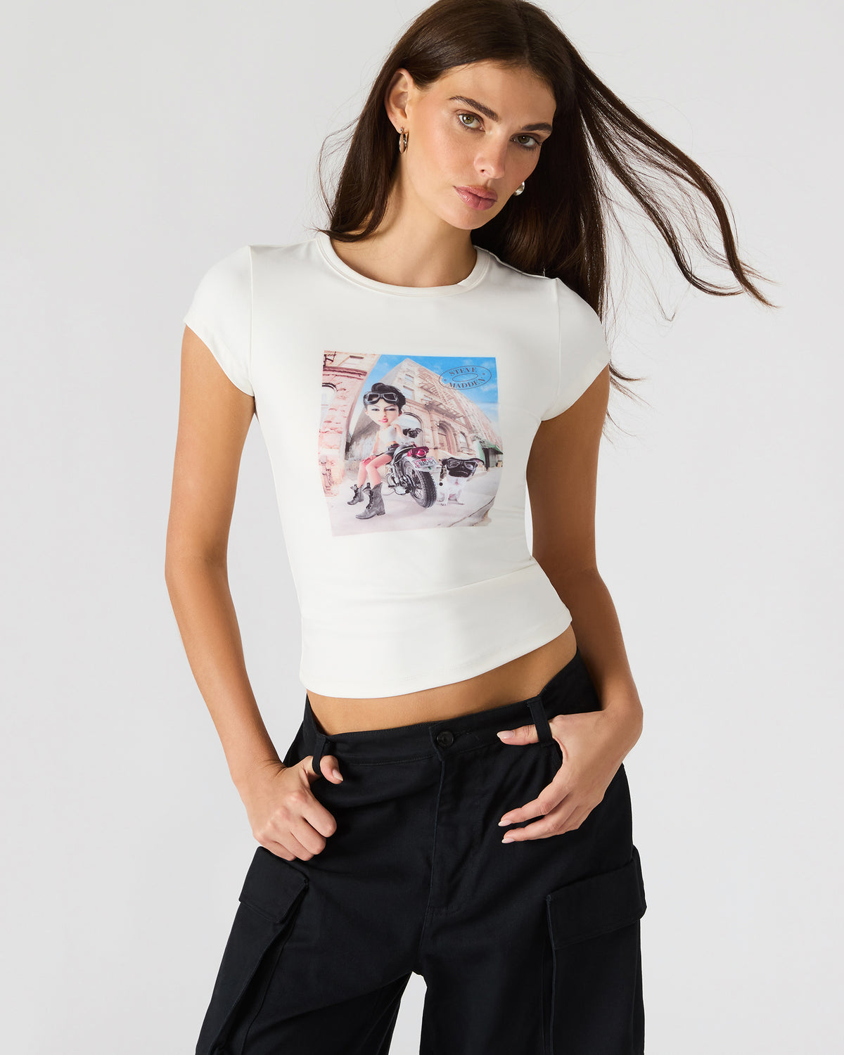 Steve Madden GOLDIE Antique Short-Sleeved Graphic Tee Form-Fitting Women's Top