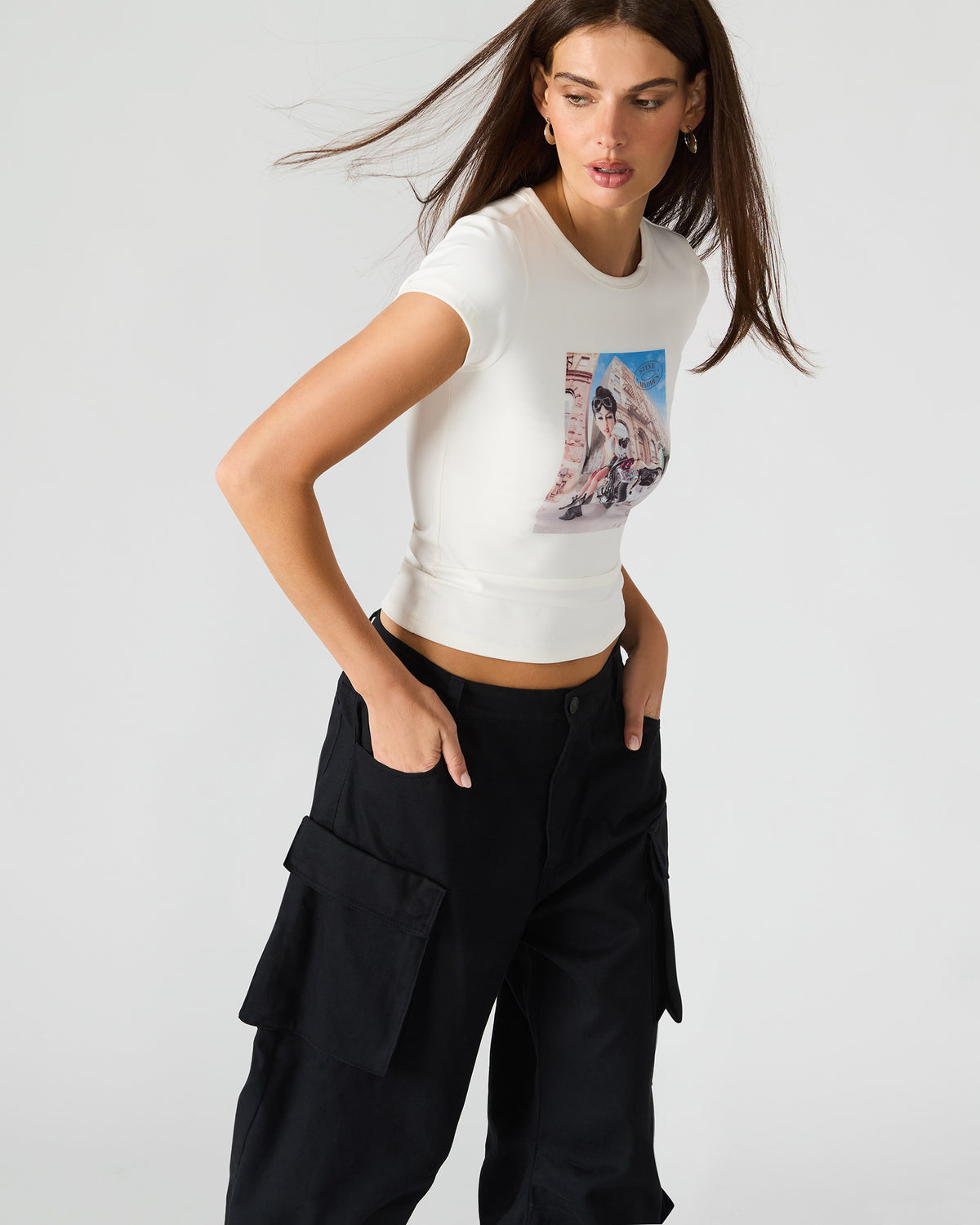 Steve Madden GOLDIE Antique Short-Sleeved Graphic Tee Form-Fitting Women's Top