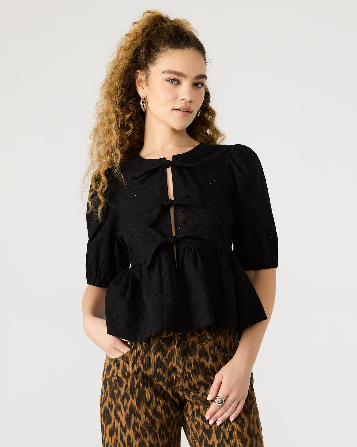 Steve Madden PAULA Top Black Short-Sleeved Tie-Front Eyelet Top