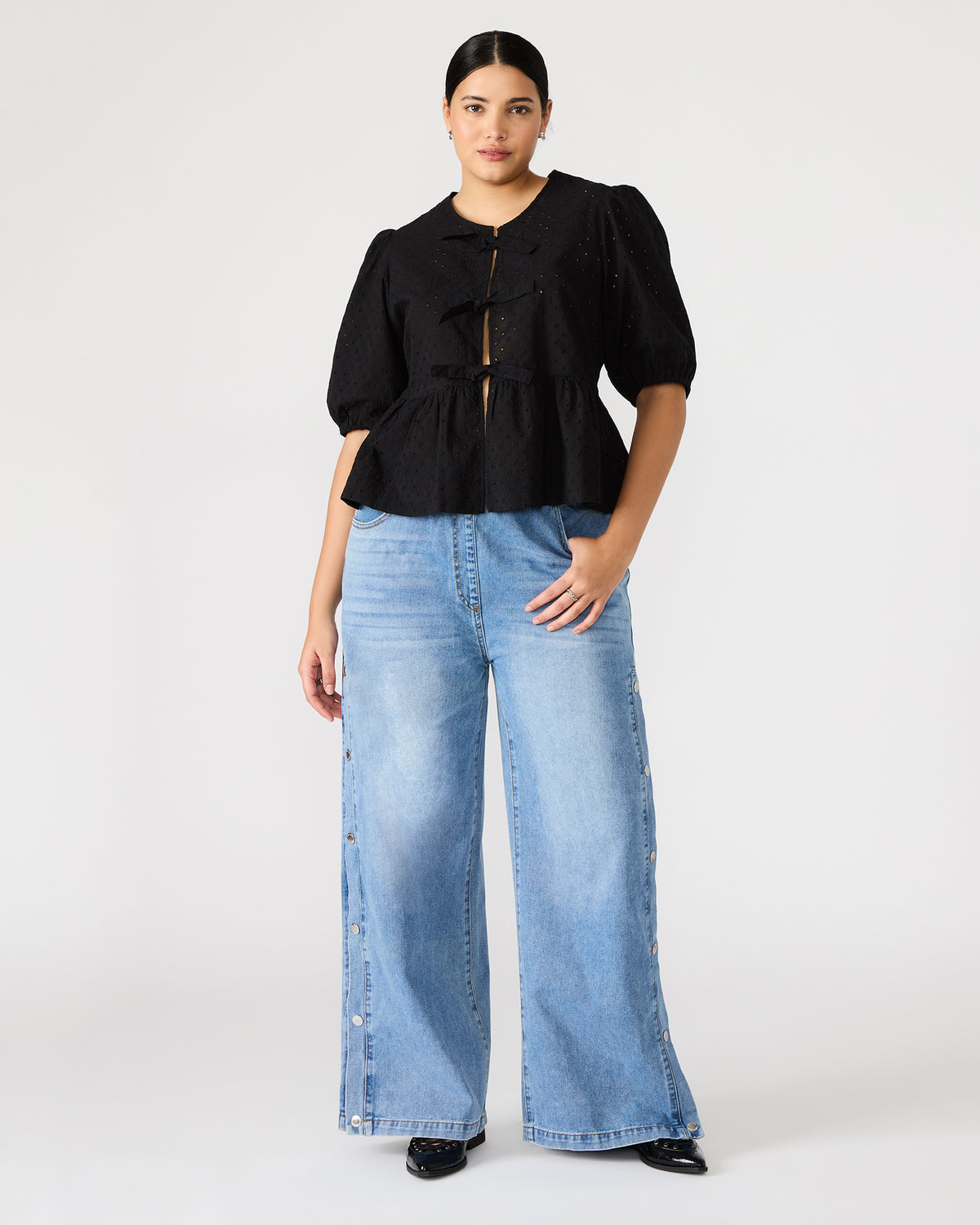 Steve Madden PAULA Top Black Short-Sleeved Tie-Front Eyelet Top