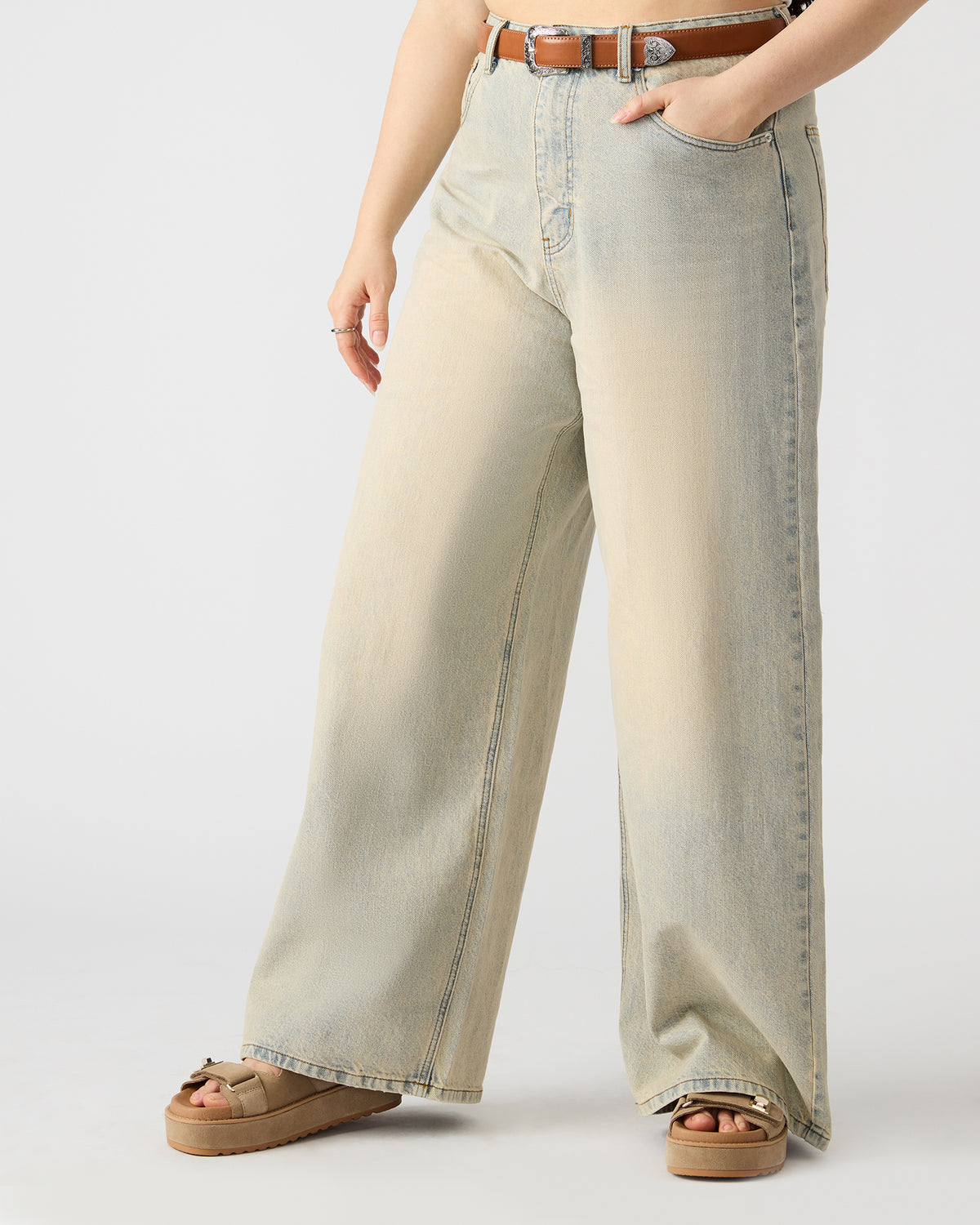 Steve Madden MAGNUS Women's Washed Denim Wide-Leg Jeans